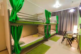 Гостиница WikiHostel Уфа Двухъярусная кровать в общем номере для женщин-1