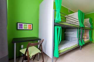 Гостиница WikiHostel Уфа Двухъярусная кровать в общем номере для мужчин и женщин-3